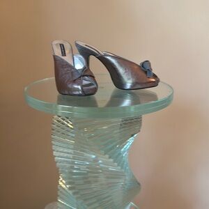 Claudia Ciuti  4 inch heals in metallic pewter